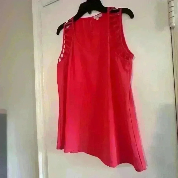 Pixley. Sleeveless blouse. Salmon with cutout accents - Picture 4 of 5